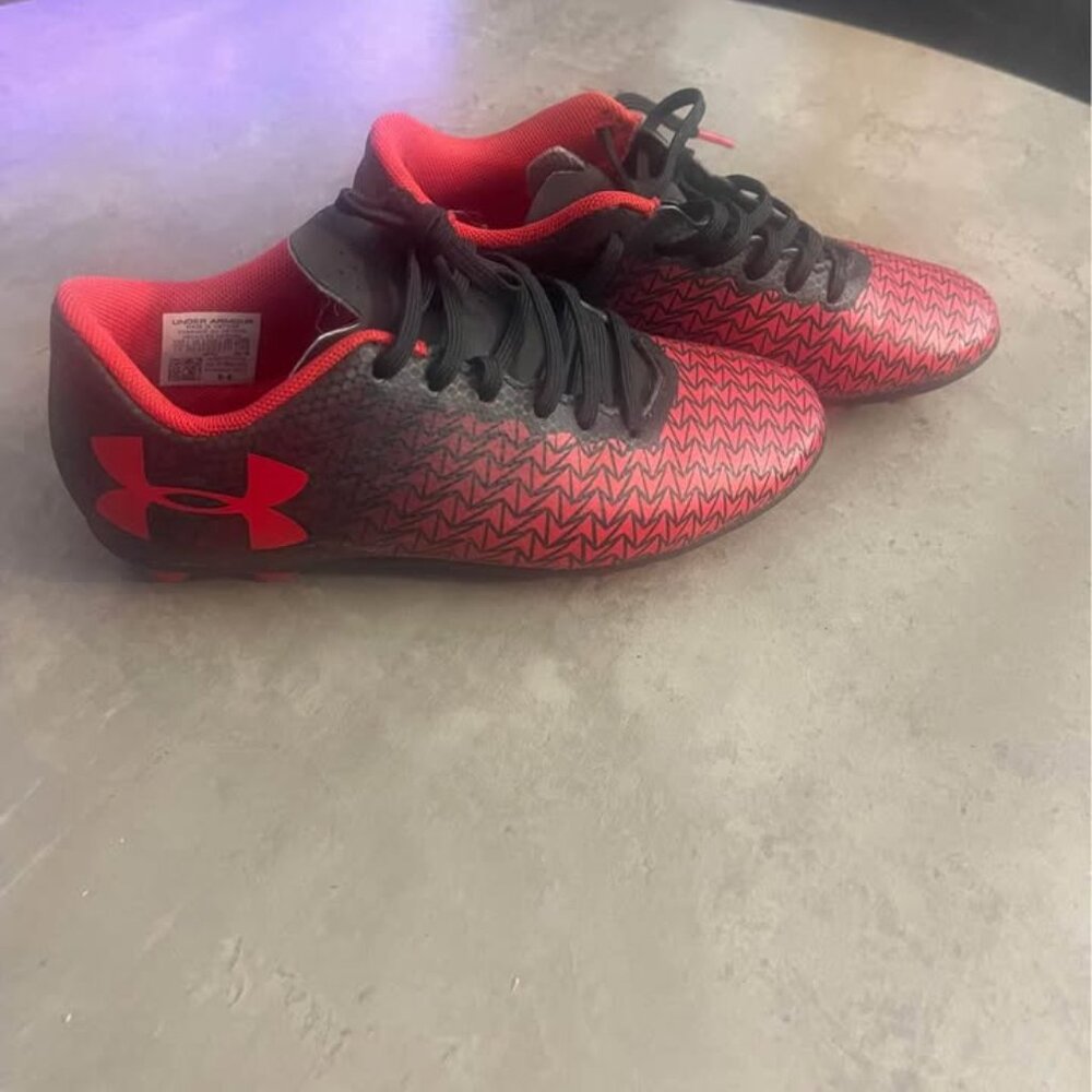 Youth Soccer Cleats Size 1 - Picture 2 of 3